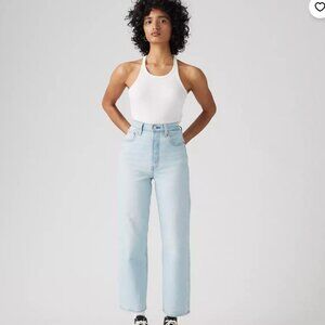 Levi's Ribcage Straight Ankle in Wow Me Over - Light Wash; Size 28 (never worn!)